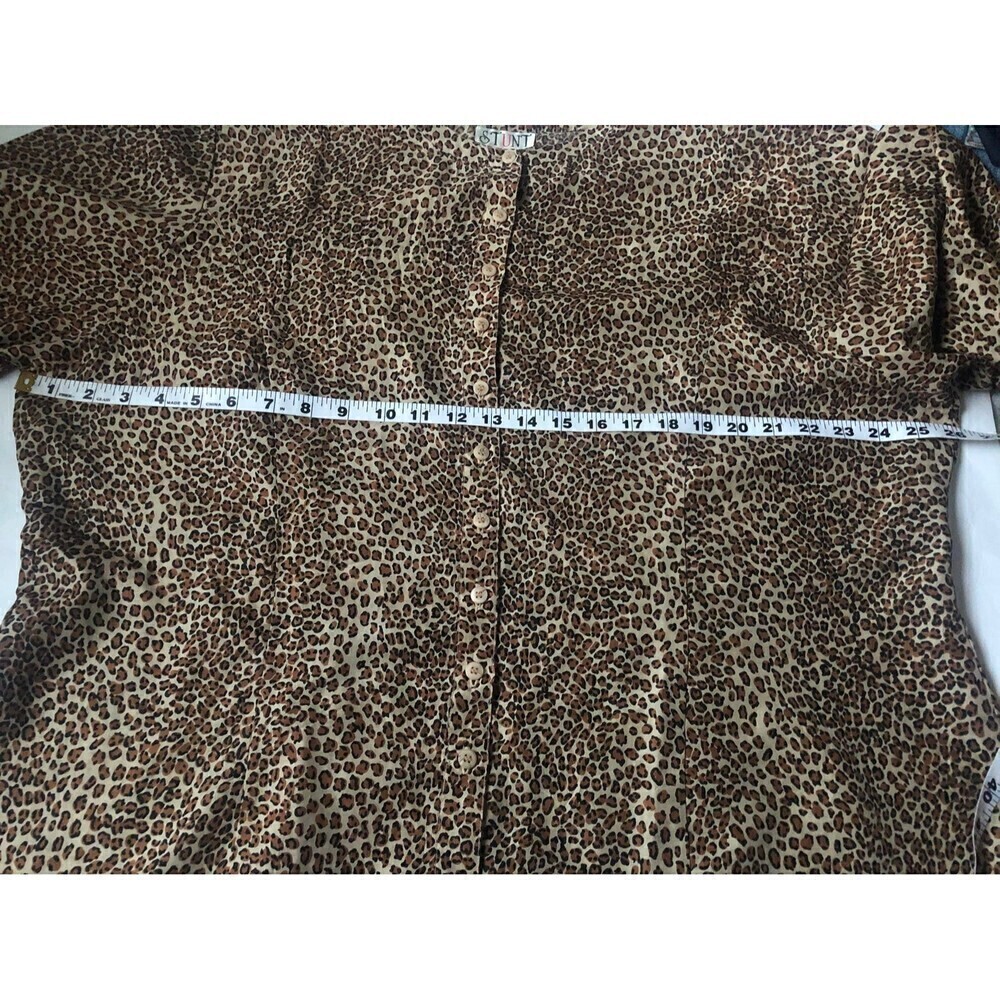 Stunt women’s 100% Silk Animal Print button down blouse - Picture 5 of 5